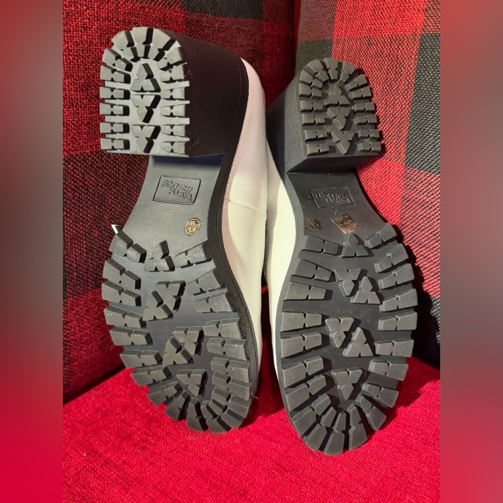Dirty Laundry “Lita” Mary Jane White Patent Block Heel - Picture 4 of 8